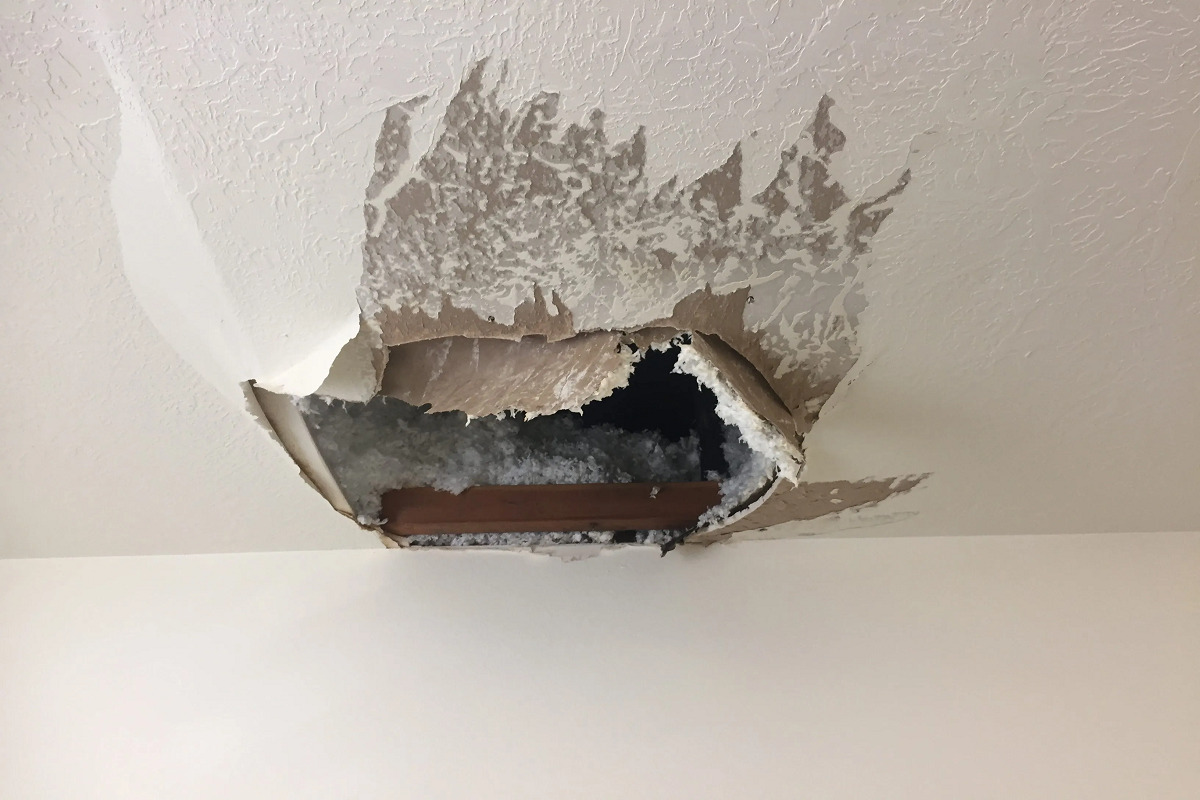 Dégât des eaux au plafond que faire