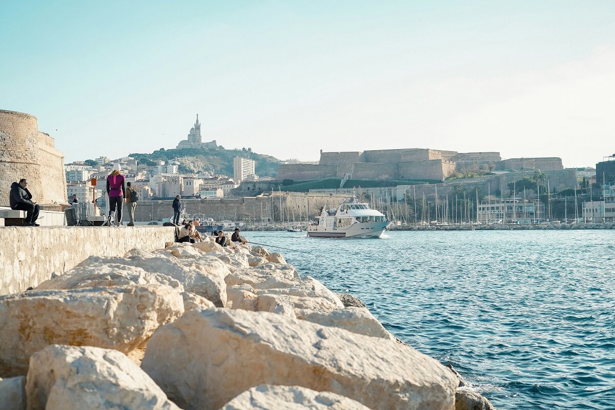 Litige en copropriété suite à un dégât des eaux Quel avocat sur Marseille_WATIO